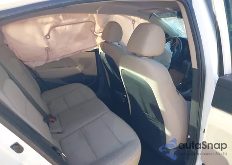 2018 Hyundai Elantra Value Edition z USA, uszkodzony, nr VIN 5NPD84LF3JH360062